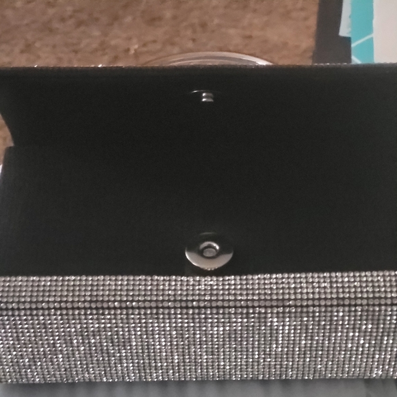 NWOT AKIRA EVENING BAG in silver - Picture 3 of 7